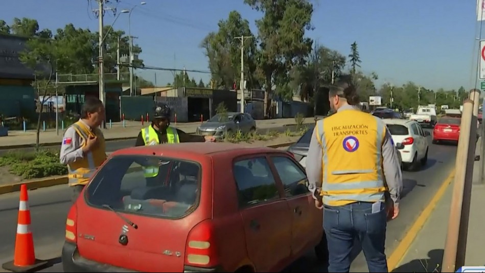 Tenía más de 200 infracciones: Vehículo fue retirado de circulación tras fiscalización en La Pintana