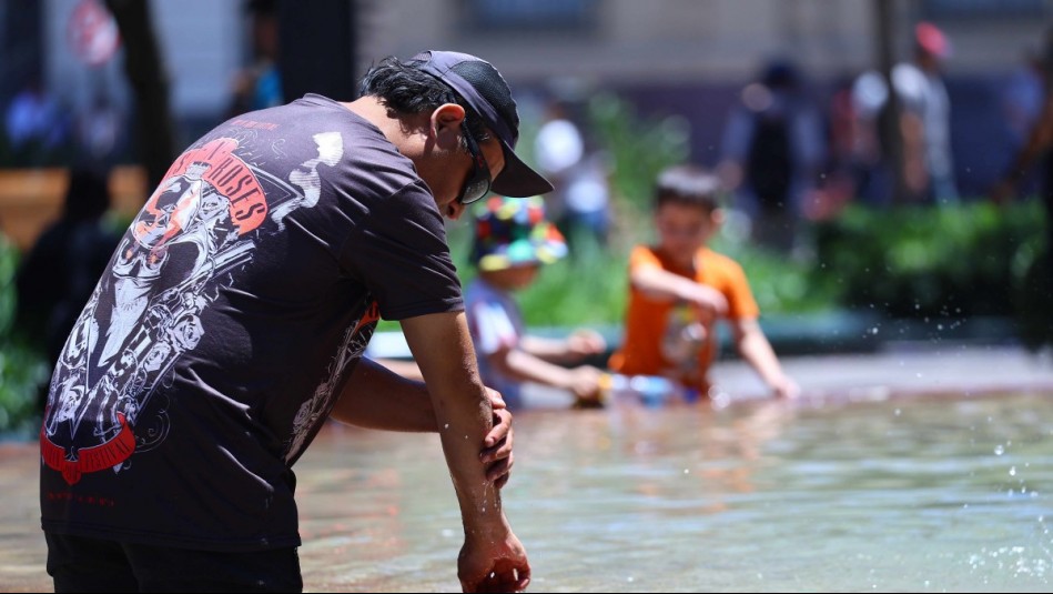 ¿Hasta cuándo seguirá la ola de calor en Santiago? Anuncian temperaturas de hasta 35 grados esta semana