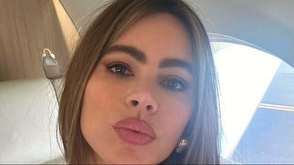 Exmarido de Sofía Vergara exhibe atrevido look junto a su novia mientras se estrenaba 'Griselda'