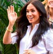 Meghan Markle y el príncipe Harry aparecieron sonrientes en una gala en Jamaica, donde la duquesa llamó la atención con su vestido. Mientras, en Reino Unido se preocupan por la salud de Kate Middleton y Carlos III