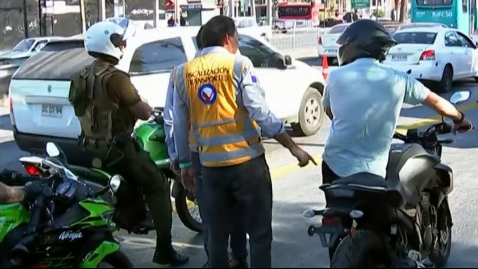 13 motocicletas retiradas en menos de 2 horas: Así fue la intensa fiscalización vehicular en La Reina y Ñuñoa