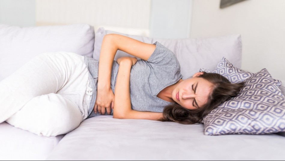 ¿Sientes dolor de estómago? Doctora explica cuál es la relación entre el calor y enfermedades estomacales