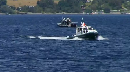Estas son las maniobras que se realizan para reflotar helicóptero de expresidente Piñera en Lago Ranco