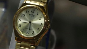 ¿Se atrasa o se adelanta el reloj? Revisa cuándo será el próximo cambio de hora en Chile