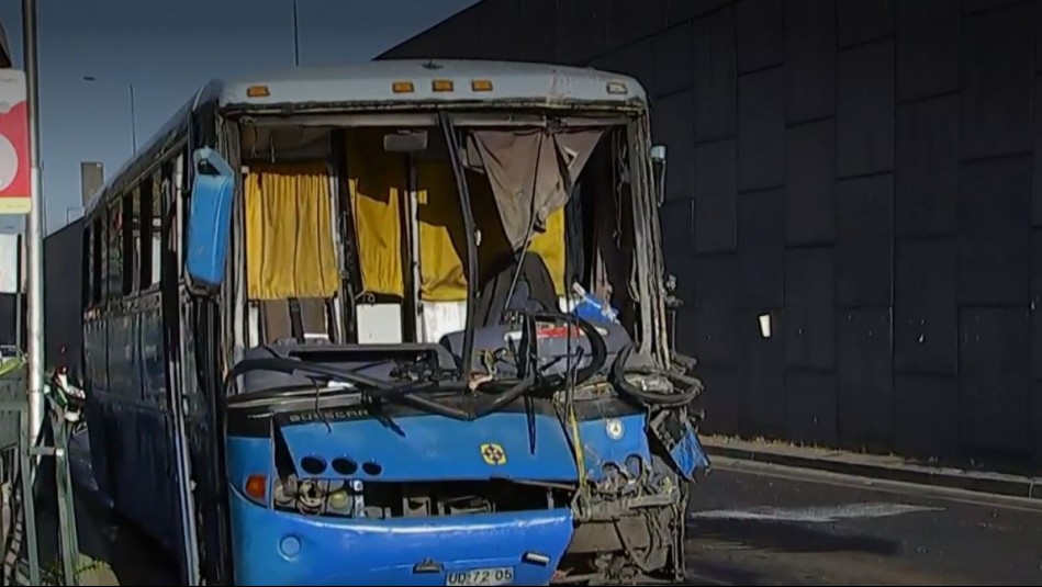 Dos buses protagonizan grave accidente que deja al menos 19 heridos en Conchalí