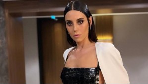 El comentado look de Cansu Dere con grandes aros y gargantilla en una nueva imagen publicitaria