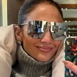 Jennifer Lopez viajó a Japón con Max y Emme para celebrar su cumpleñas 16, pero lo que más ha llamado la atención de su publicación es el evidente parecido de Max con su padre, Marc Anthony.