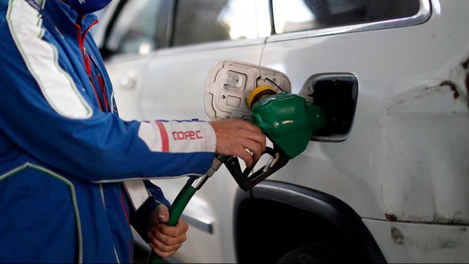 A días del Superlunes: Revisa el alza de precios de la bencina desde este 29 de febrero