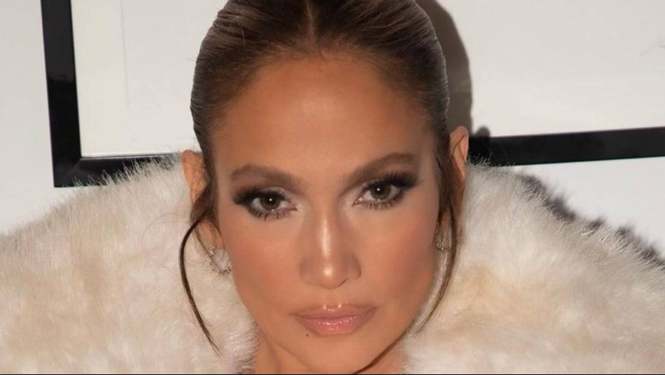 Jennifer Lopez luce un outfit de lujo: Mira su comentada y exclusiva cartera