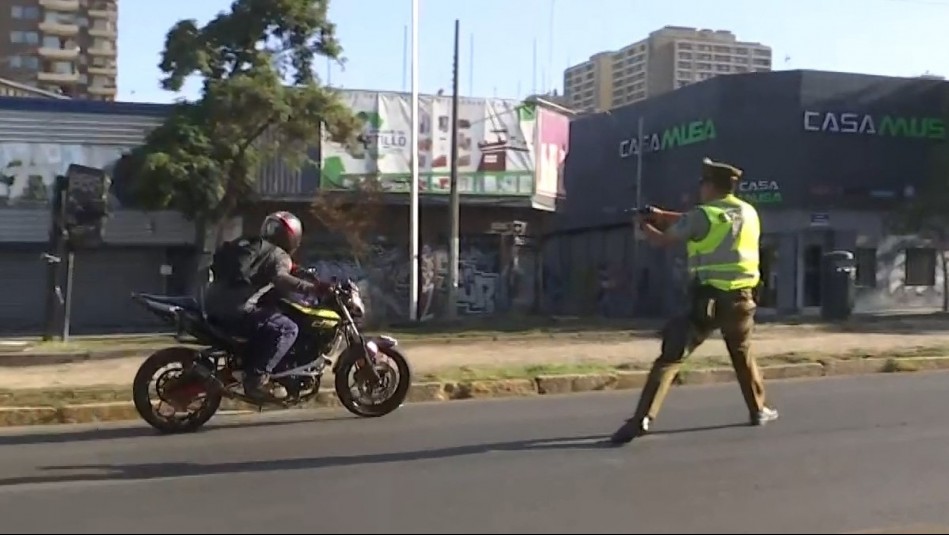 Motorista evade fiscalización en pleno despacho de Mucho Gusto: Carabineros desenfundó arma de servicio