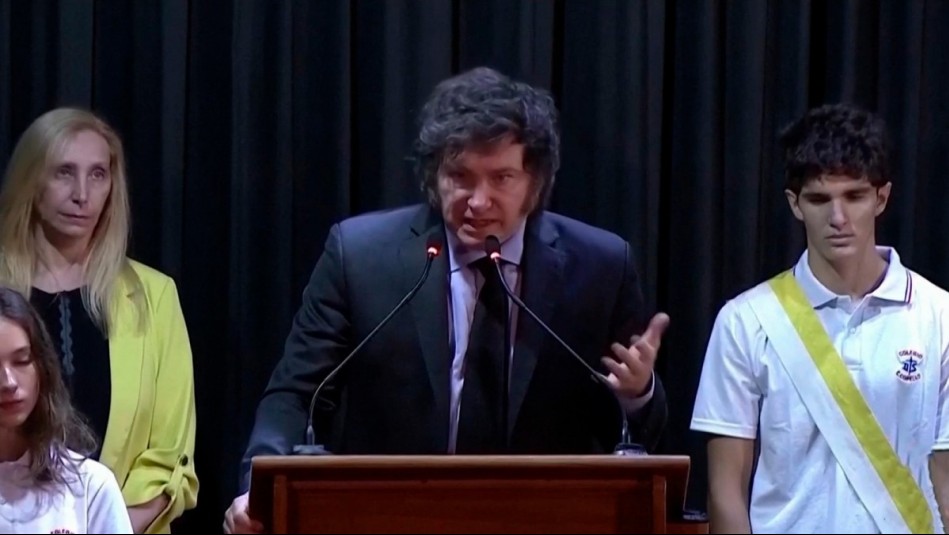 '¿Otro más?': La criticada reacción de Javier Milei luego que estudiantes se desmayaran durante discurso