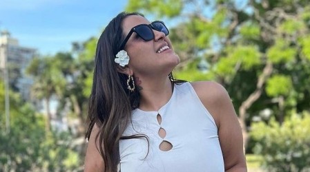 "Máxima reina": Pamela Leiva se luce con look coquette para anunciar su show solo para mujeres