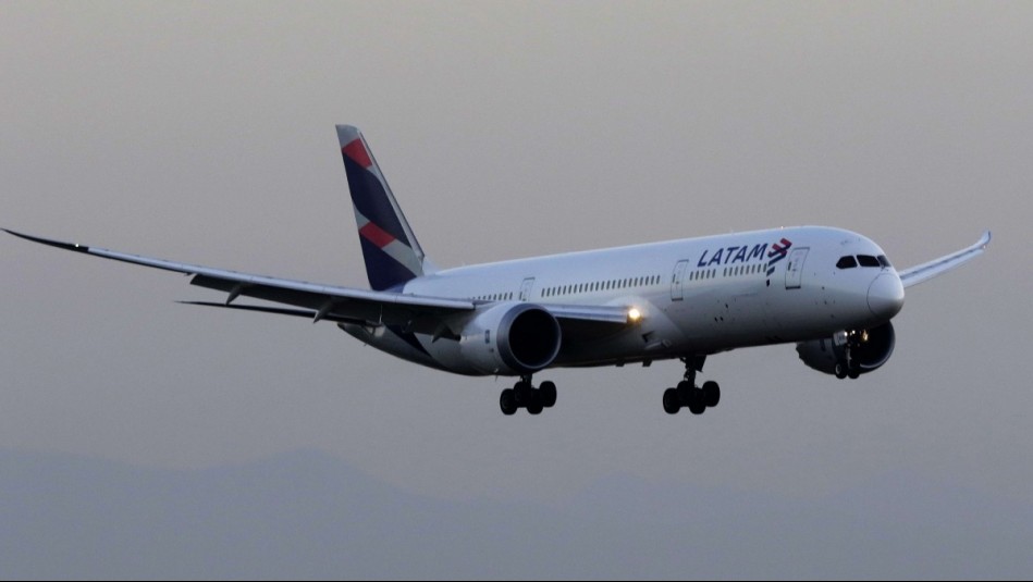 'Incidente técnico' en vuelo Sydney-Santiago de LATAM deja cerca de 50 pasajeros heridos