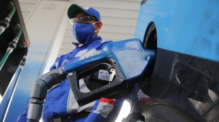 Alcanzarán precios históricos: Proyectan fuerte alza en precio de las bencinas
