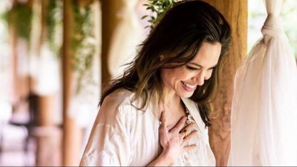 Angelina Jolie debutó como diseñadora en los Oscar: Este fue el traje de seda que creó para Suleika Jaouad