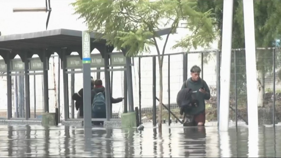 Temporal en Buenos Aires provoca inundaciones y vuelos cancelados: Cayeron 125 milímetros en tres horas