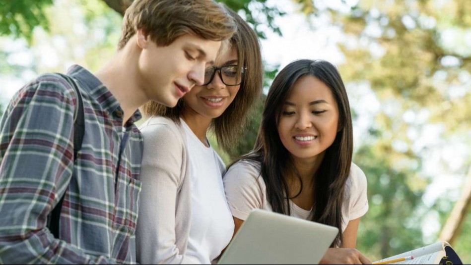 Mira cómo solicitar el permiso de trabajo de Suiza para jóvenes chilenos