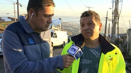 "No tengo palabras": El estremecedor relato de vecino afectado por incendio en Valparaíso