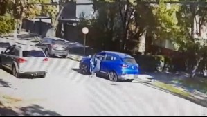 Violento robo de auto en Vitacura: Víctima fue atacada con electroshock y arrastrada por 20 metros