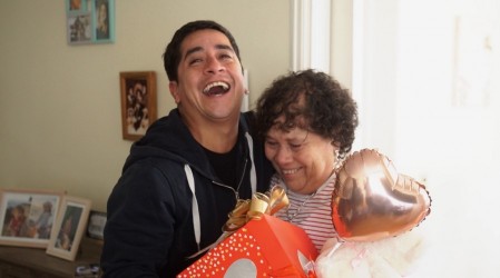 Fernando Godoy sorprendió a su mamá con tierno regalo en Bajo el Mismo Techo