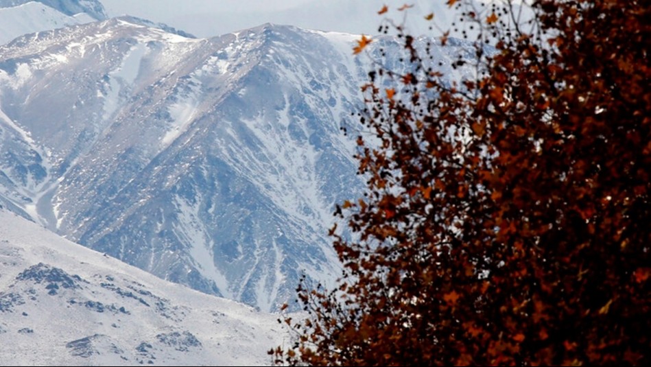 Bajas temperaturas y avisos de lluvias: Así estará el tiempo con llegada del otoño en Santiago y regiones