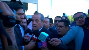 'Se dieron golpes y empujones con escoltas': Caótica llegada de Sergio Muñoz al Centro de Justicia