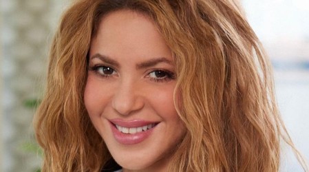 "Muy empoderada y perdió la cabeza por un hombre": Shakira estrena nuevo disco entre críticas y defensas