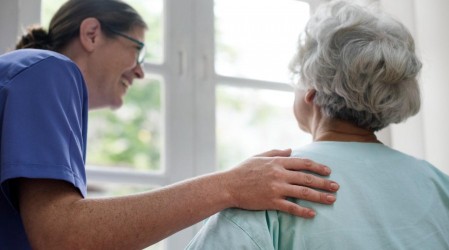 Certificado de persona cuidadora: Conoce sus beneficios y cómo obtenerlo