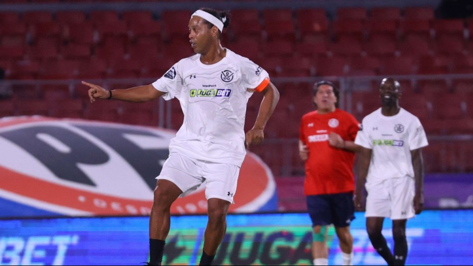 Figuras del Mundo vencen a históricos chilenos en 'Duelo de Leyendas': Ronaldinho se lleva todas las miradas