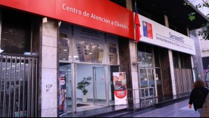 Investigan millonario robo a tienda de celulares en Santiago: Ingresaron desde forado al interior de SernamEG