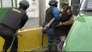 Mujer dispara contra guardia de seguridad y camarógrafo de televisión en Lo Valledor