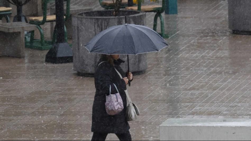 ¿Hasta qué hora lloverá en Santiago?: Alejandro Sepúlveda entrega pronóstico del tiempo en la capital