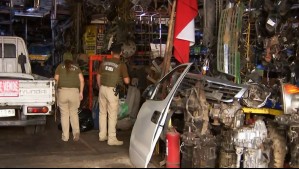 Allanan desarmadurías en Barrio 10 de Julio: Tres detenidos en masivo operativo de Carabineros
