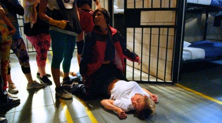 "Las rubias son mi debilidad": Maca sufre agresión de Alana en su llegada a El Faro en Generación 98