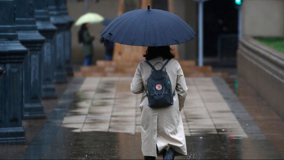 Conoce la hora en que podrían caer precipitaciones en sectores de la Región Metropolitana