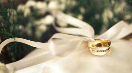 Si cumplen 50 años de casados pueden cobrar el Bono Bodas de Oro: Este es el monto de mayo