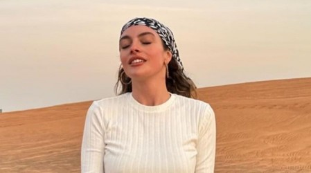 Sin importarle el frío, Melis Sezen se lanza al mar con ropa: mira el video de la actriz de Traicionada