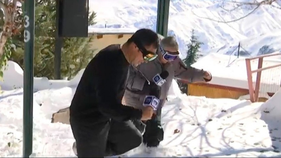 'De poste a poste': Jaime Leyton saca a relucir su impecable estado físico con carrera en la nieve