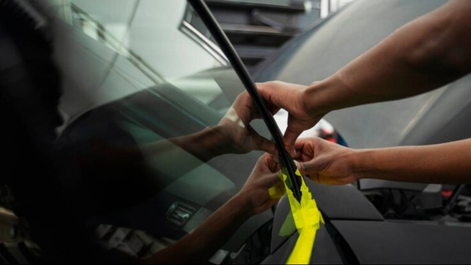 Grabado de patentes en vidrios y espejos de autos: Cuál es el tipo y tamaño de letra que exige el reglamento