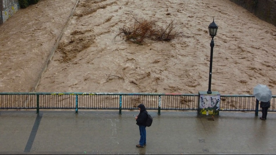 Sistema frontal en Santiago: Revisa el minuto a minuto de la cantidad de agua caída en la Región Metropolitana