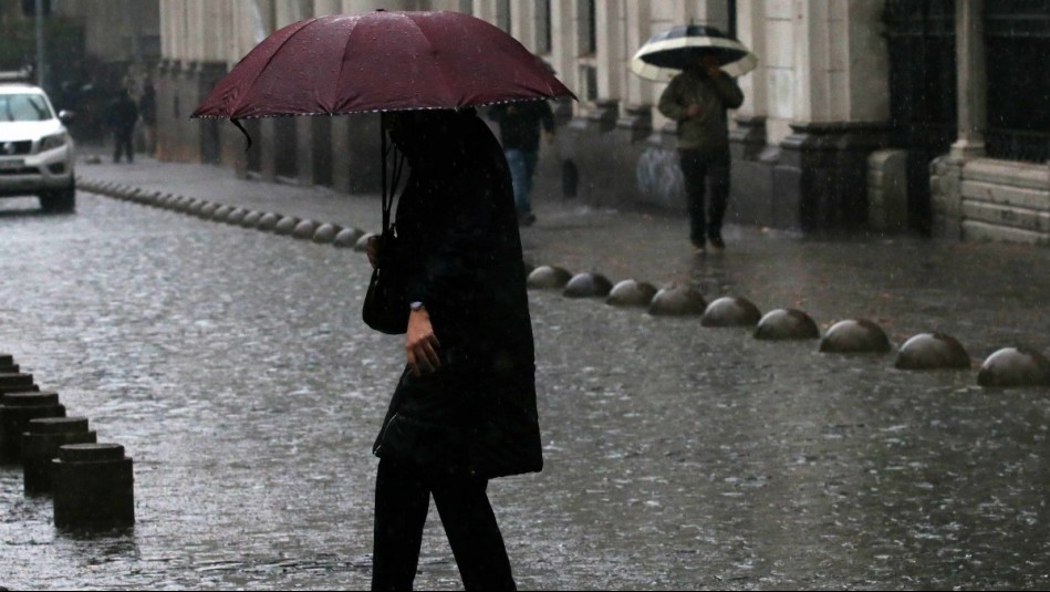 Pronostican nuevas lluvias para este fin de semana en Santiago: Conoce cuántos milímetros caerían en la RM