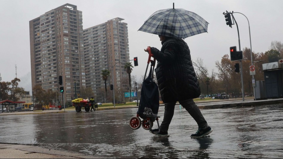 'Probables tormentas eléctricas': Alejandro Sepúlveda anticipa a qué hora comenzará la lluvia en Santiago