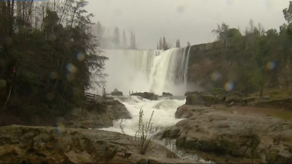 Con un potente caudal: Así se encuentra Saltos del Laja tras intensas precipitaciones por ciclón