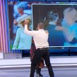 Este miércoles 5 de junio en Mucho Gusto, los conductores José Antonio Neme y Karen Doggenweiler realizaron una divertida imitación a un fallido baile de rey Carlos con princesa Diana.