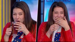 "Fue un lapsus": El chascarro que vivió Coté Quintanilla en La Hora de Jugar con su taza de té