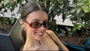 Pelin de Seyrán y Ferit posa junto a su novio en una gala con un minivestido