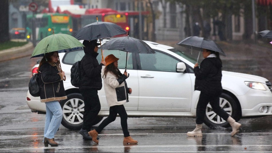 Lluvia, nieve y fuertes vientos: Así será el sistema frontal que llega este fin de semana a Santiago