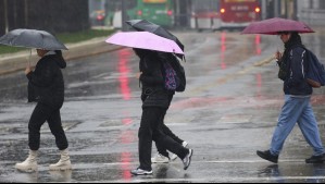 Nuevo "sistema frontal frío": Jaime Leyton anticipa fuertes lluvias para esta semana en Santiago