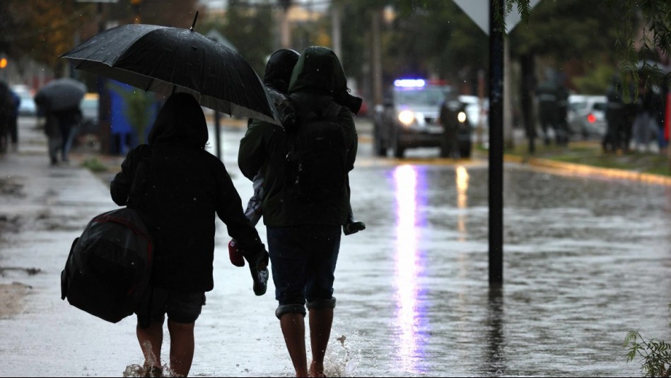 'La lluvia llega pasada la medianoche del jueves': Alejandro Sepúlveda sobre sistema frontal en Santiago