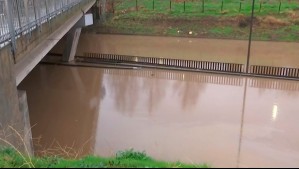 "Parece un río": Cortan ruta 68 por inundación en paso bajo nivel en Pudahuel